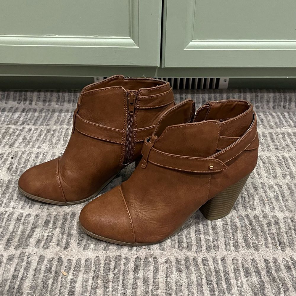 Lauren Conrad Slit Ankle Zip Up Bootie Block Heel Man Made Upper Cognac Size 8